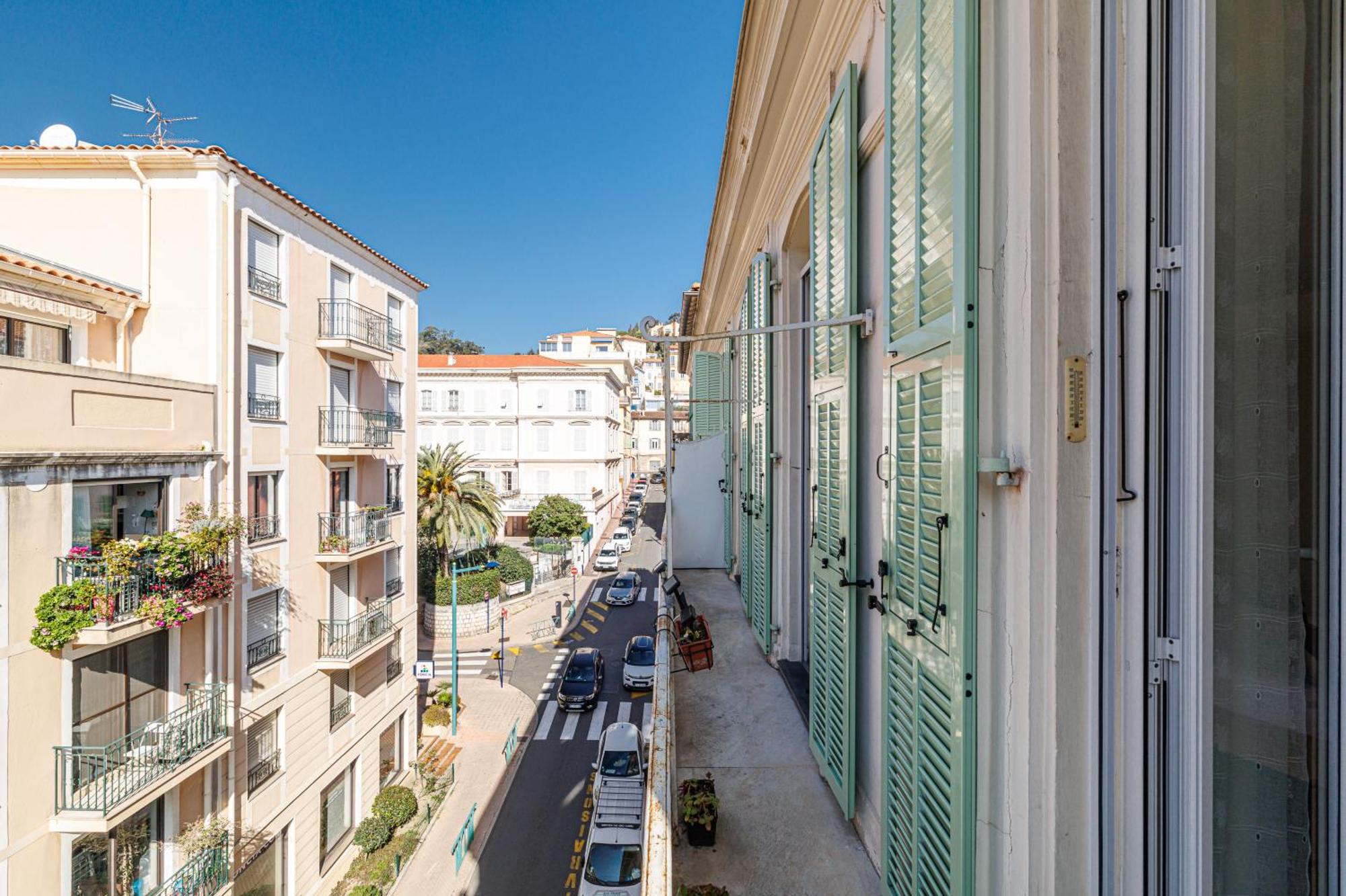 Le Saint Charles-Parking-Climatisation-Centre Ville مينتون المظهر الخارجي الصورة