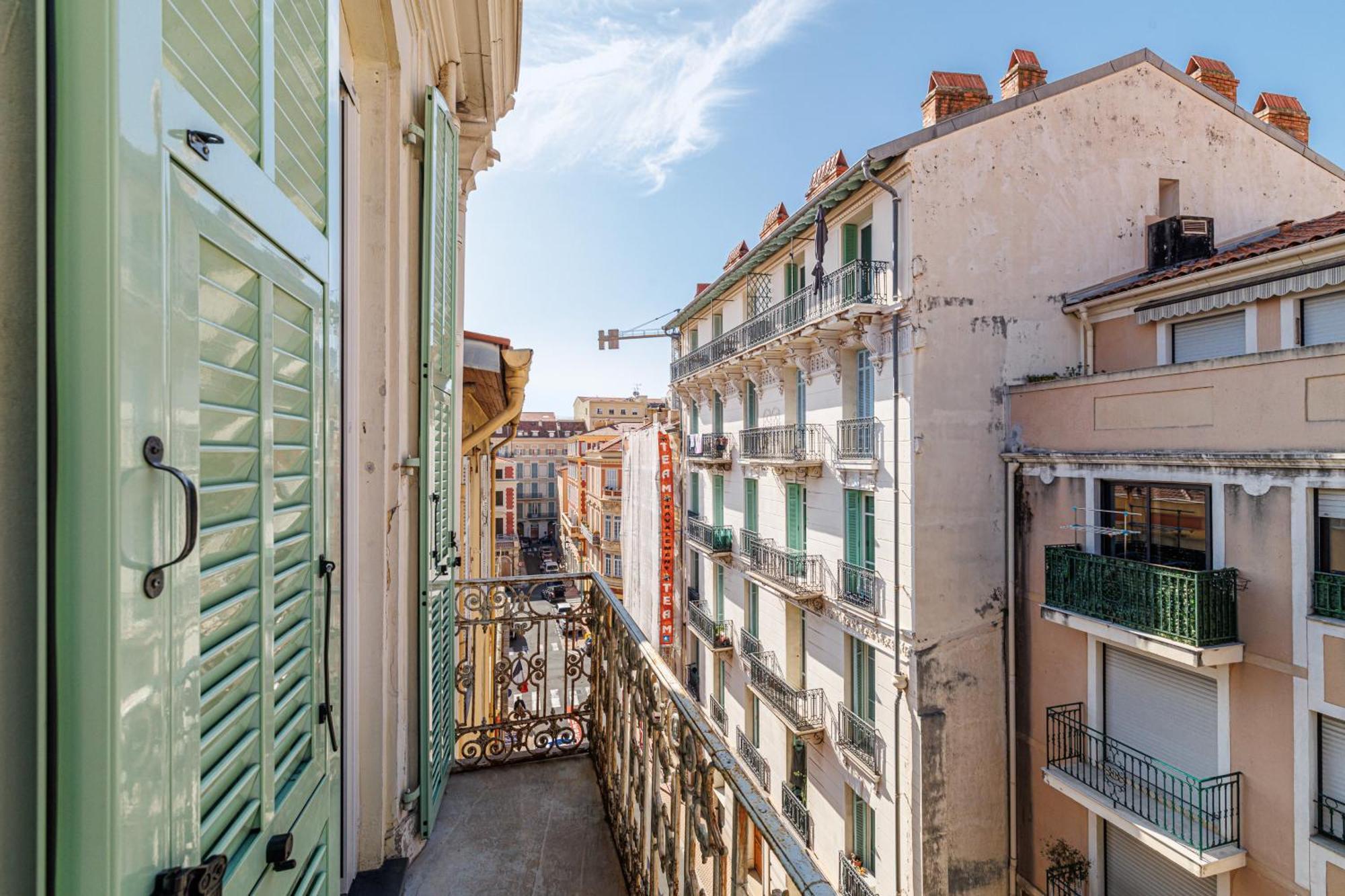 Le Saint Charles-Parking-Climatisation-Centre Ville مينتون المظهر الخارجي الصورة